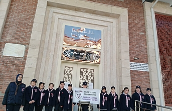 Minik İzicilerden Anlamlı Ziyaret: Sivaslı Yavrukurtlar Camide Gönülleri Fethetti