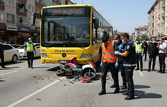 Sivas’ta Korkutan Kaza: Moto Kurye Otobüsün Altında Kaldı