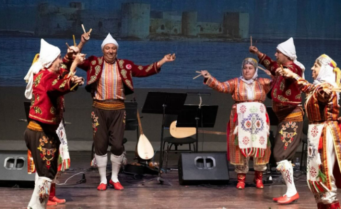 Türkülere Doyduk: Mersin Büyükşehir, Öğretmenler Günü Etkinliğinde Kültürel Zenginliği Taşıdı!